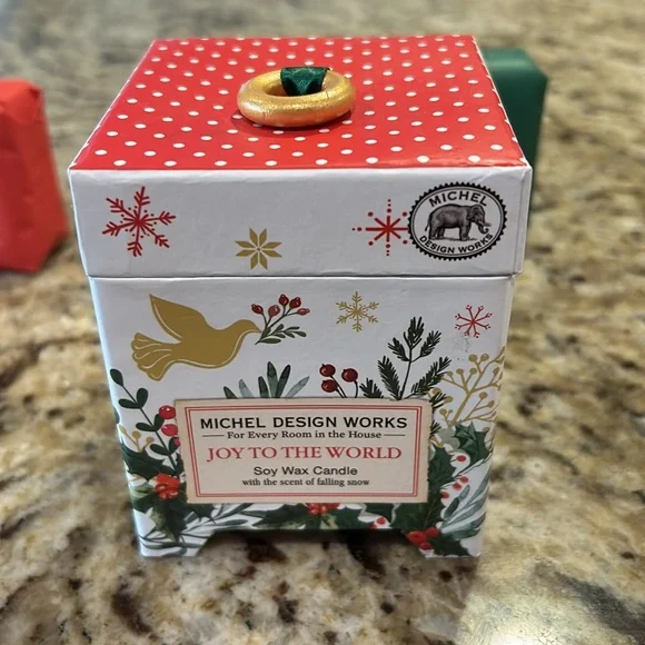 Holiday candle and soap bundle - Picture 2 of 8